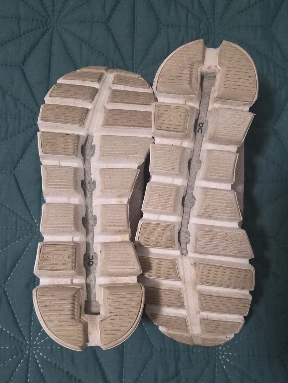 On Cloud 6 Women Size 6 Pearl/White